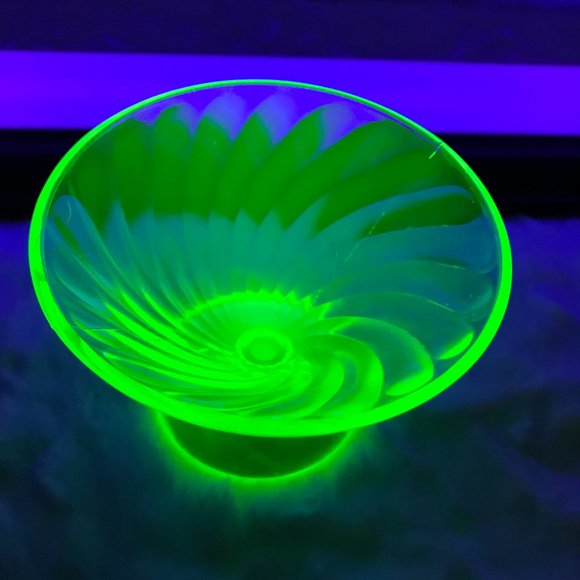 Vaseline Uranium Federal Glass Swirl Dessert Cup #8 - Picture 2 of 10